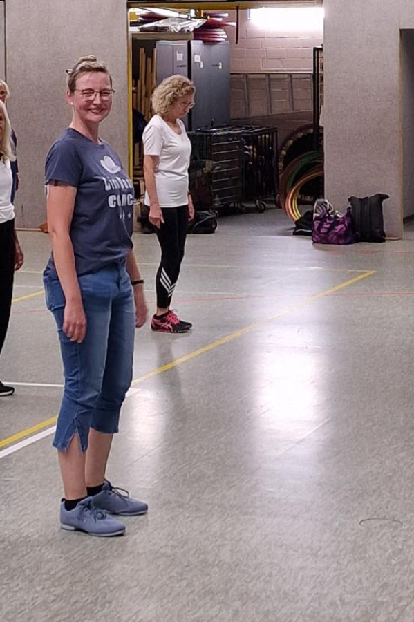 Line Dance startet mit 50 Personen